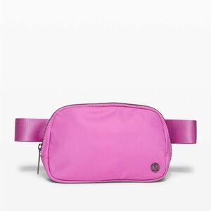 Lululemon • Everywhere Belt Bag Magenta Glow 1L